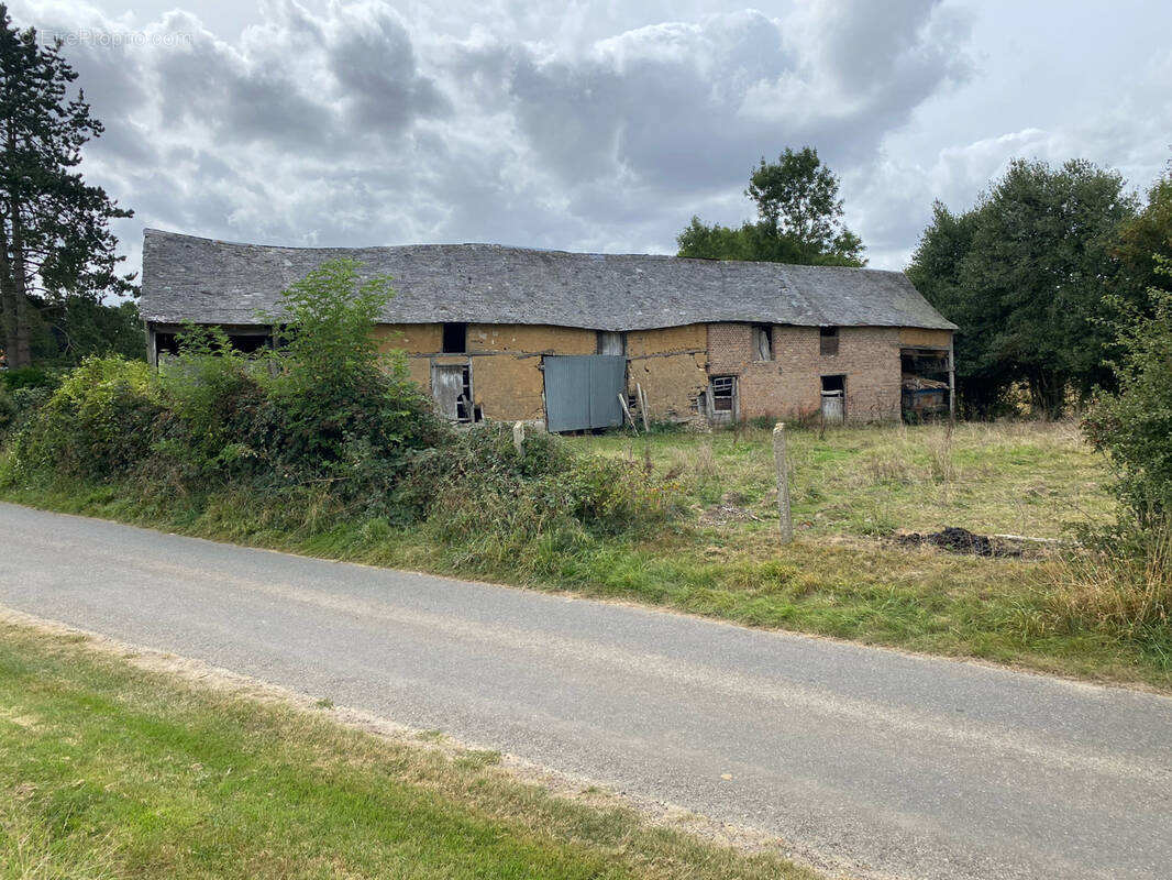 Terrain à POIX-DE-PICARDIE