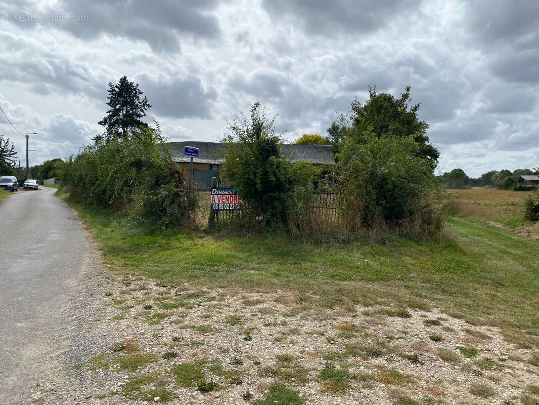 Terrain à POIX-DE-PICARDIE