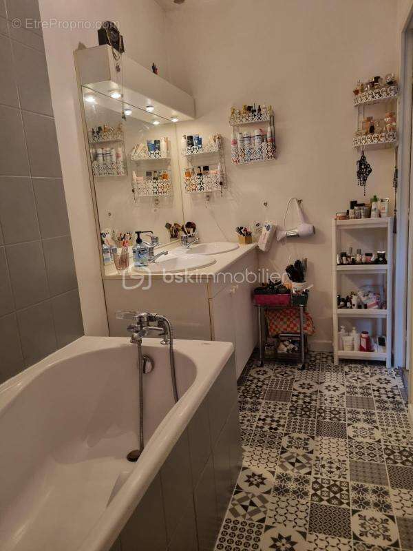 Maison à SAINT-PIERRE-DU-PERRAY