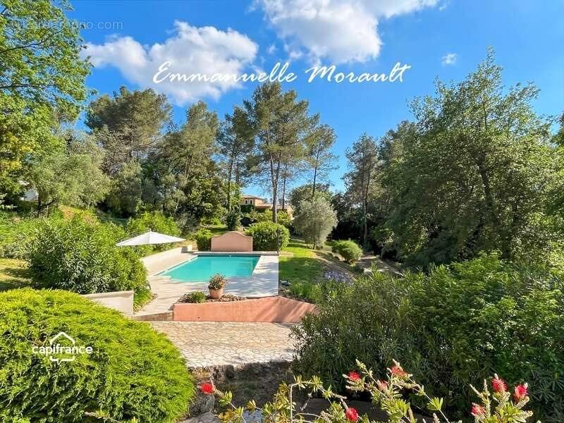 Maison à BAGNOLS-EN-FORET