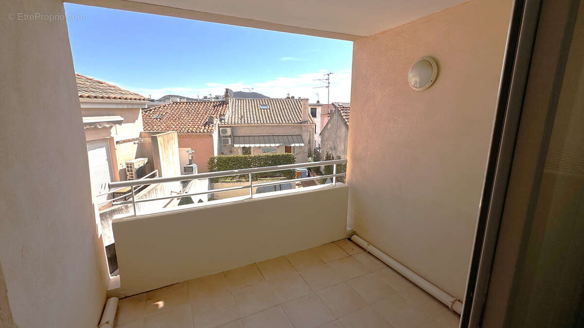 Appartement à SAINT-CYR-SUR-MER