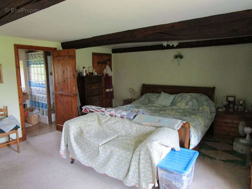 Maison à SAINT-CHRISTOPHE-DE-CHAULIEU