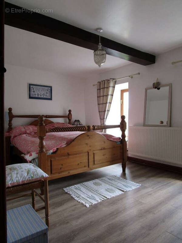 Maison à SAINT-CHRISTOPHE-DE-CHAULIEU