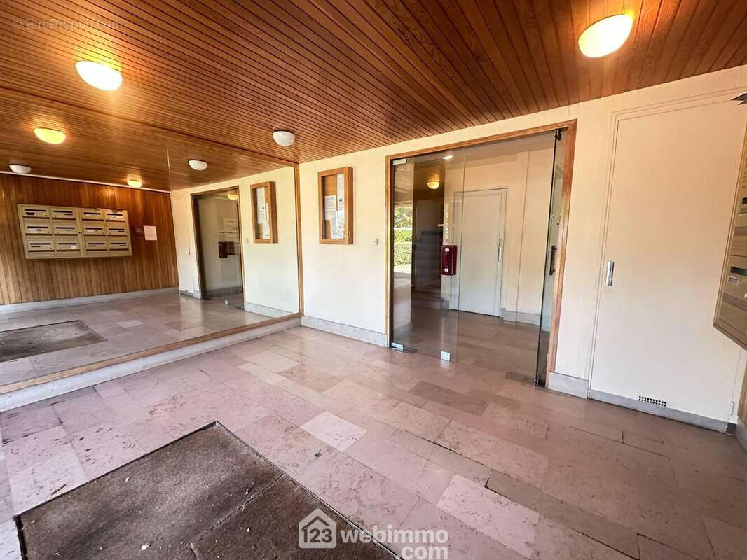 Découvrons l&#039;appartement vendu loué d&#039;une surface habitable de 72 m² - Appartement à LAON