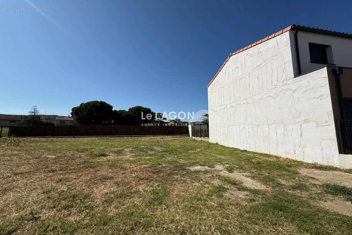 Terrain à SAINT-CYPRIEN