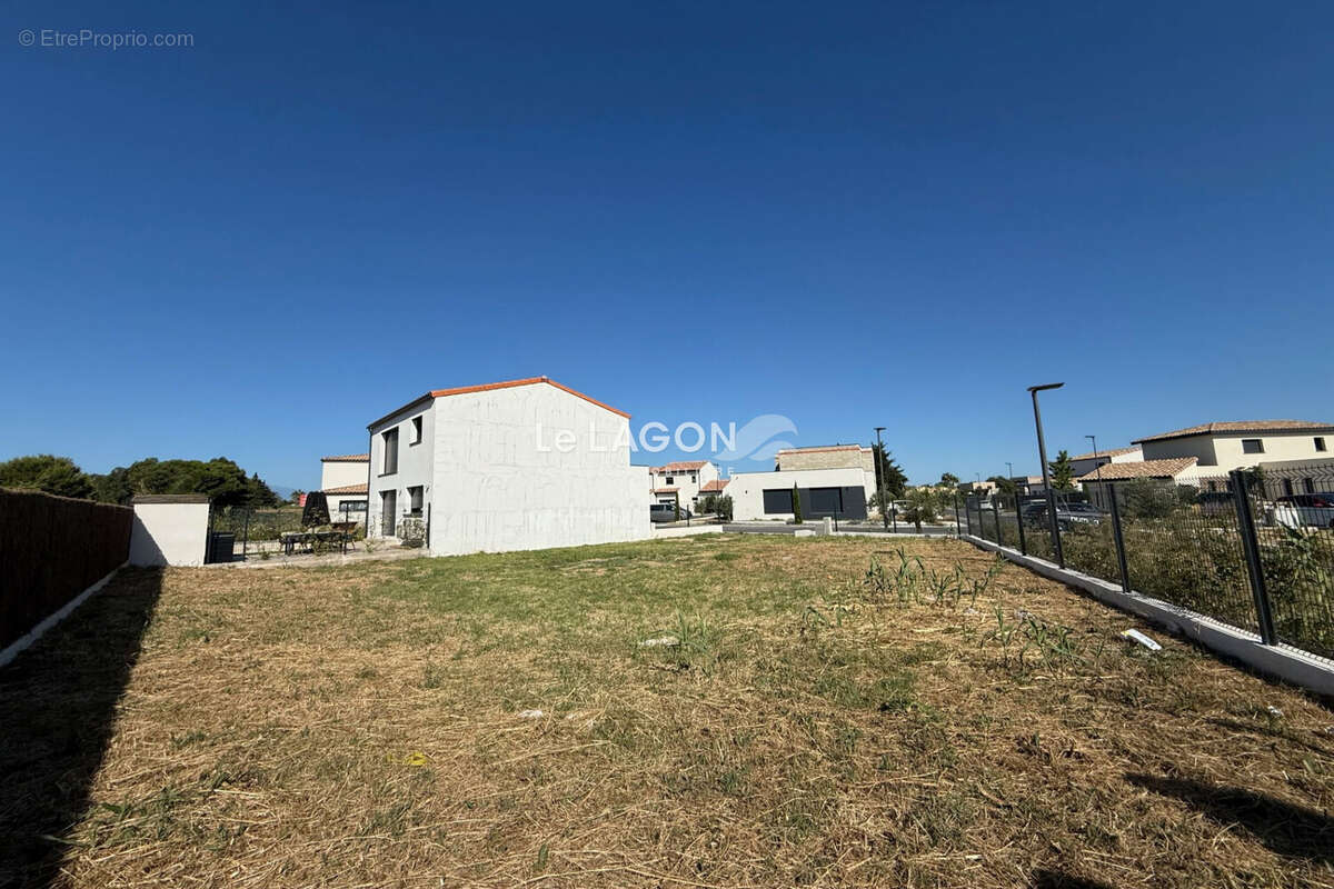 Terrain à SAINT-CYPRIEN