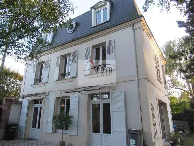 Maison à DAMMARIE-LES-LYS