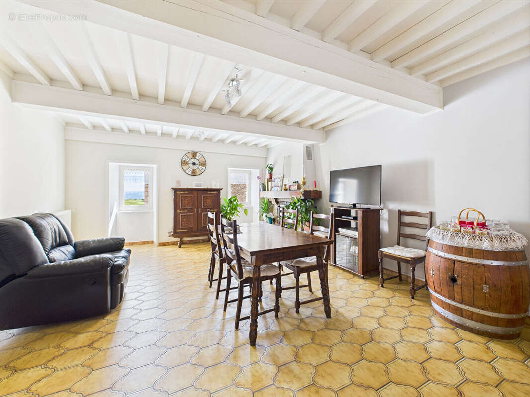 Maison à SAINT-VICTOR