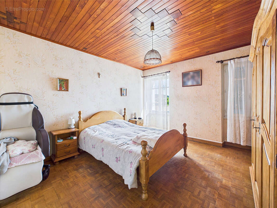 Maison à SAINT-VICTOR