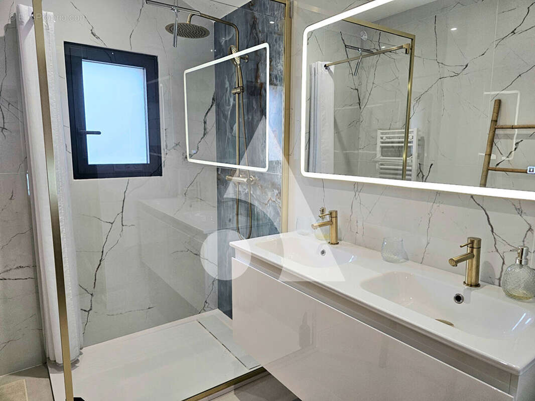 Maison à L&#039;ISLE-SUR-LA-SORGUE