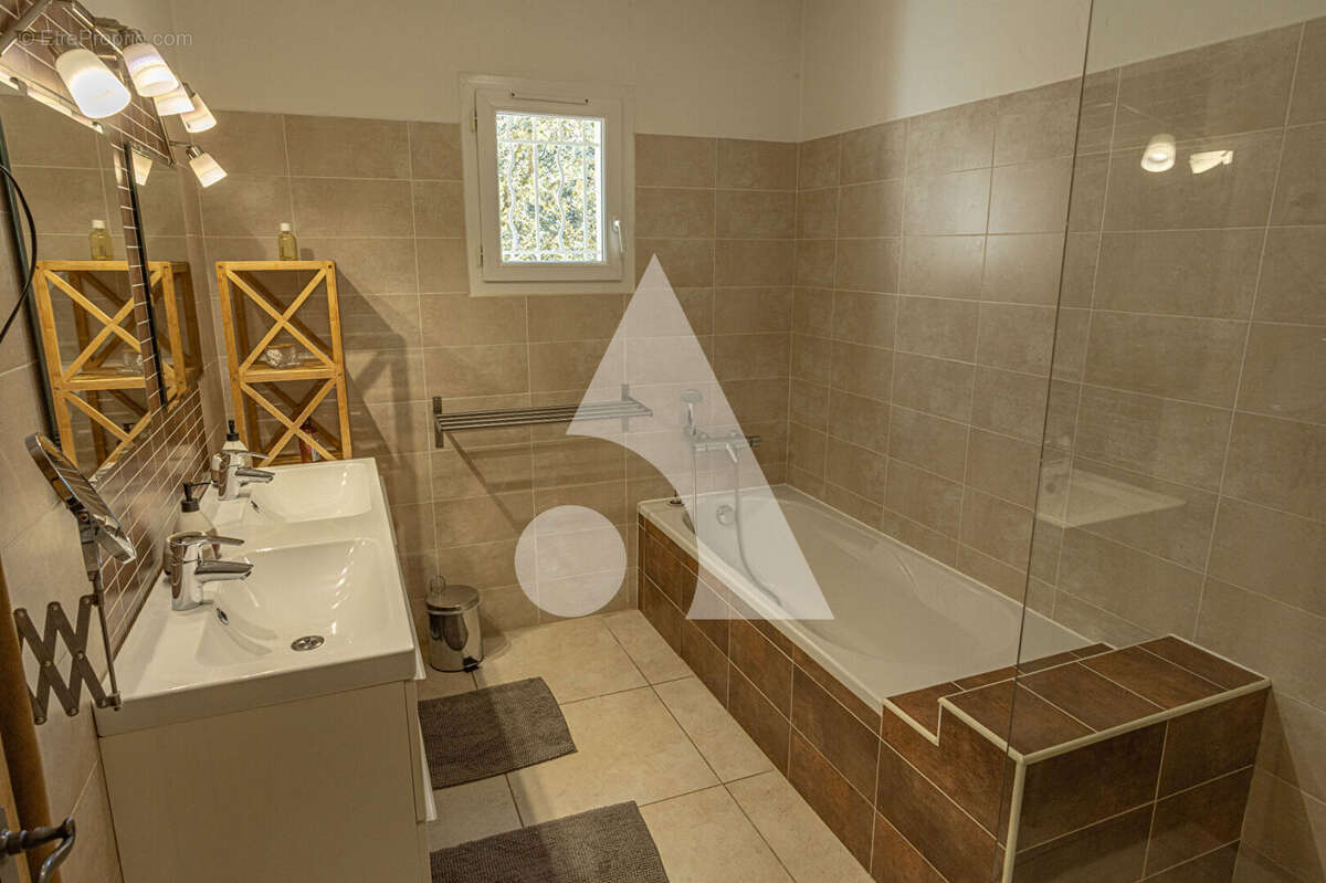 Maison à CABRIERES-D&#039;AVIGNON