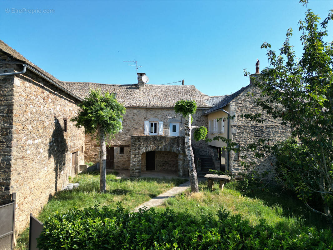 Maison à BARAQUEVILLE