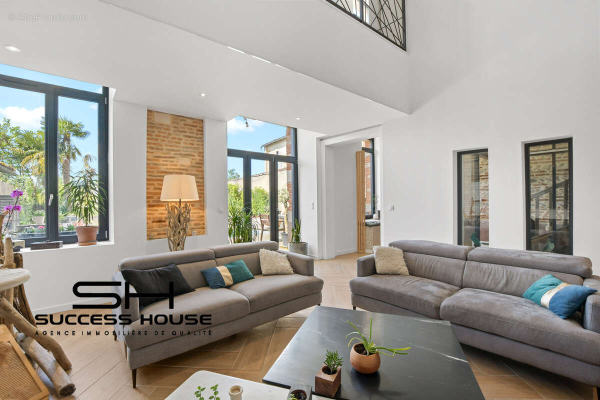 Maison à MONTESQUIEU-VOLVESTRE