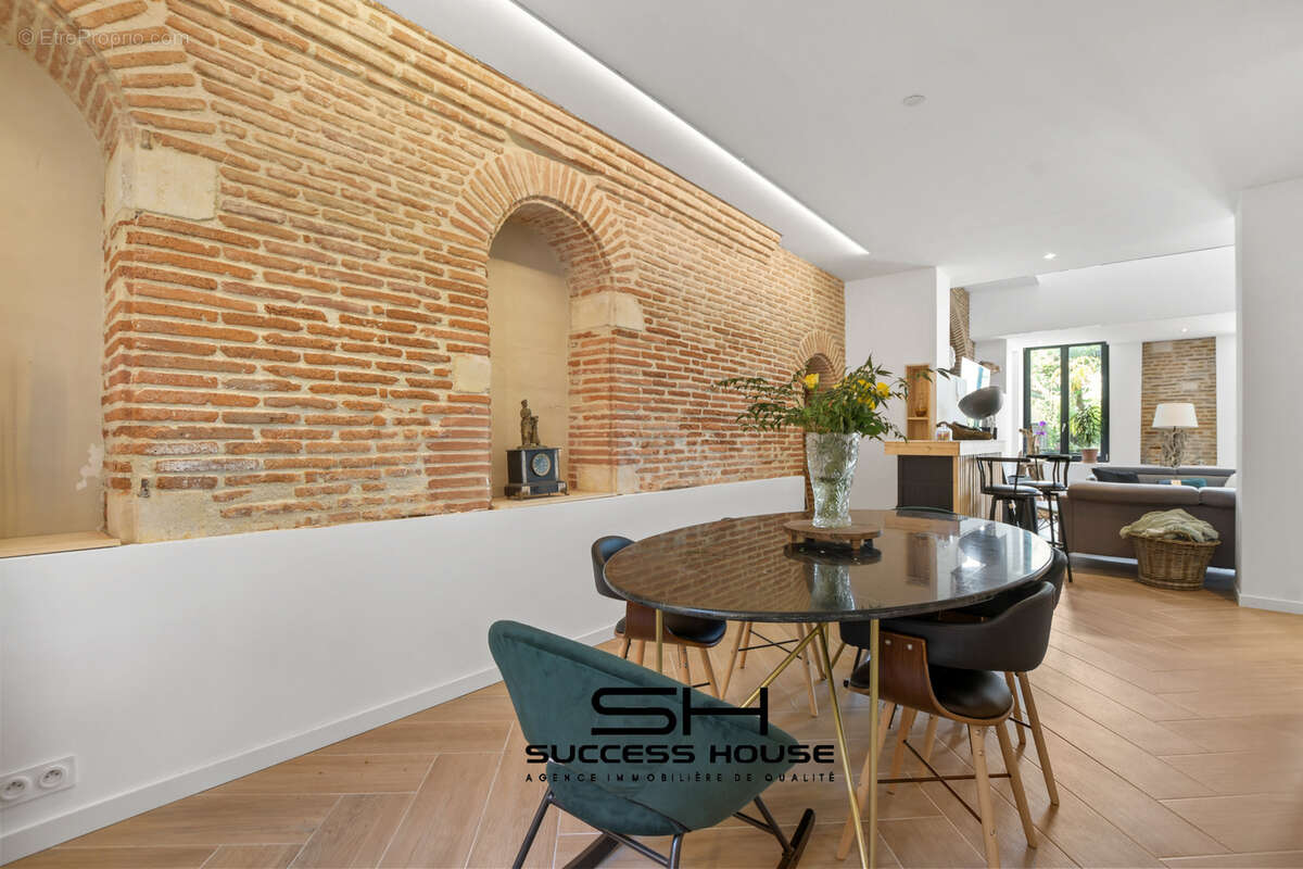 Maison à MONTESQUIEU-VOLVESTRE