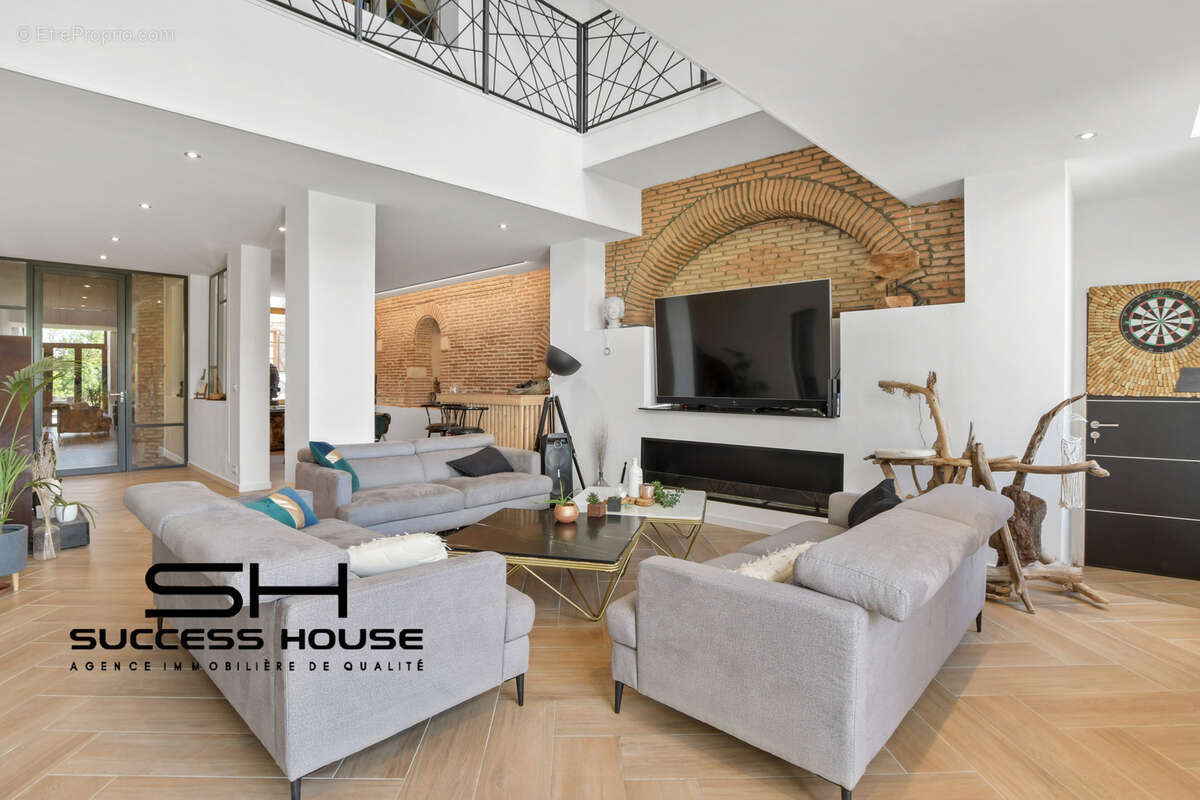 Maison à MONTESQUIEU-VOLVESTRE