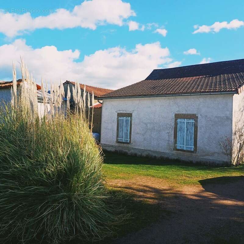 Maison à SAINT-PRIEST-BRAMEFANT