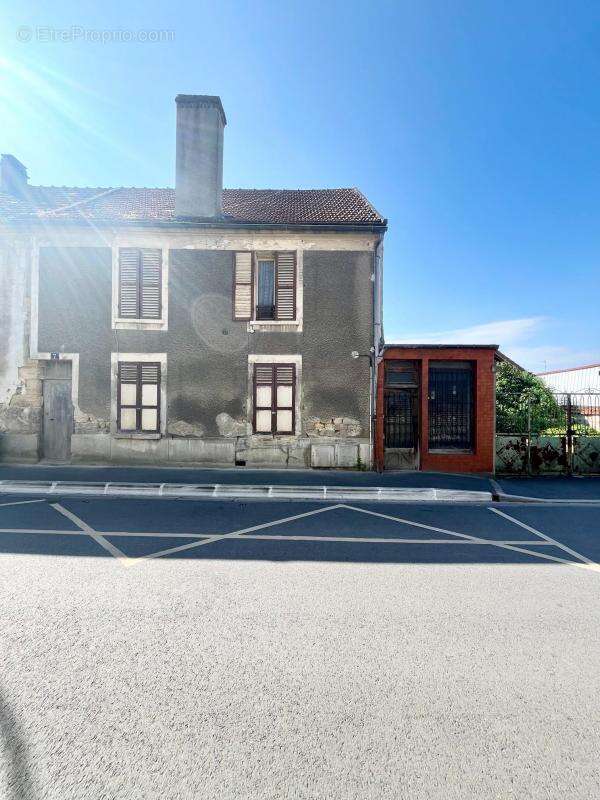 Maison à AUVERS-SUR-OISE