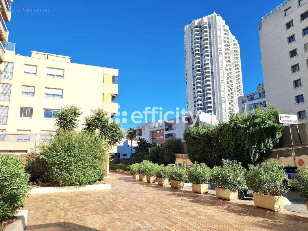 Commerce à MARSEILLE-8E