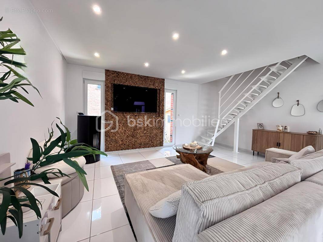 Maison à DOUCHY-LES-MINES