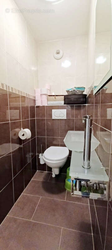 Appartement à COLLONGES