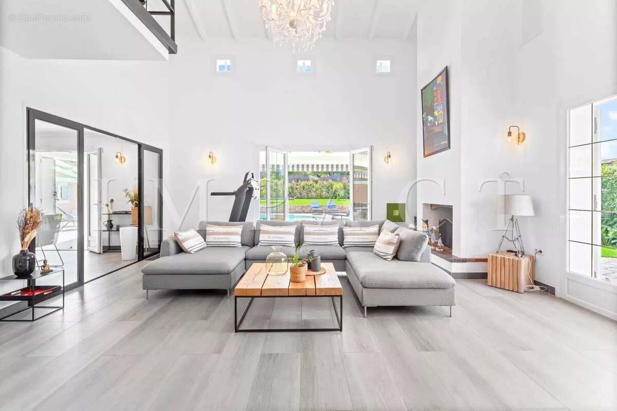 Maison à MOUANS-SARTOUX