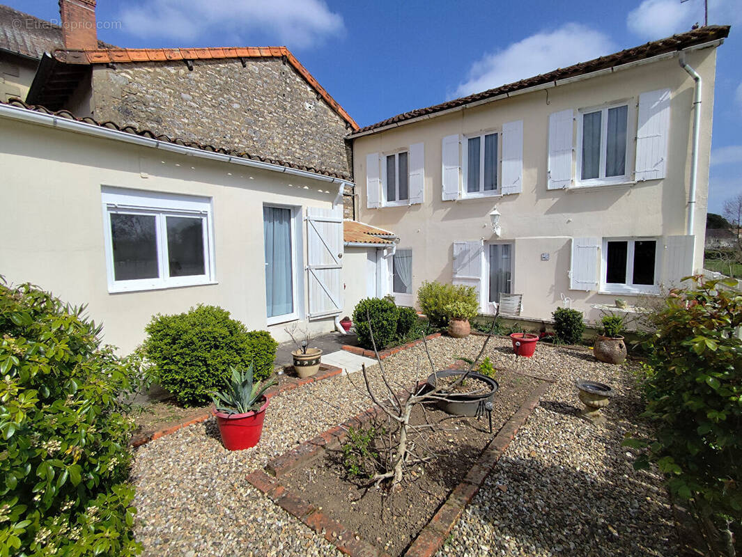 Maison à MAUPREVOIR