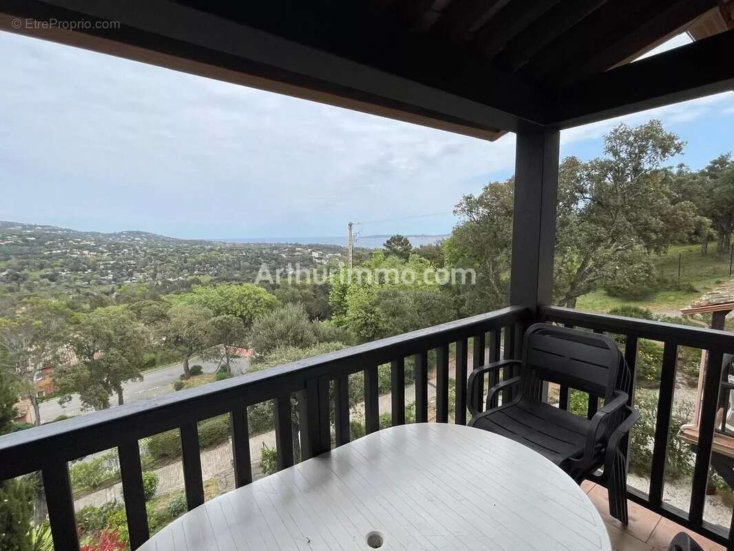 Appartement à GRIMAUD