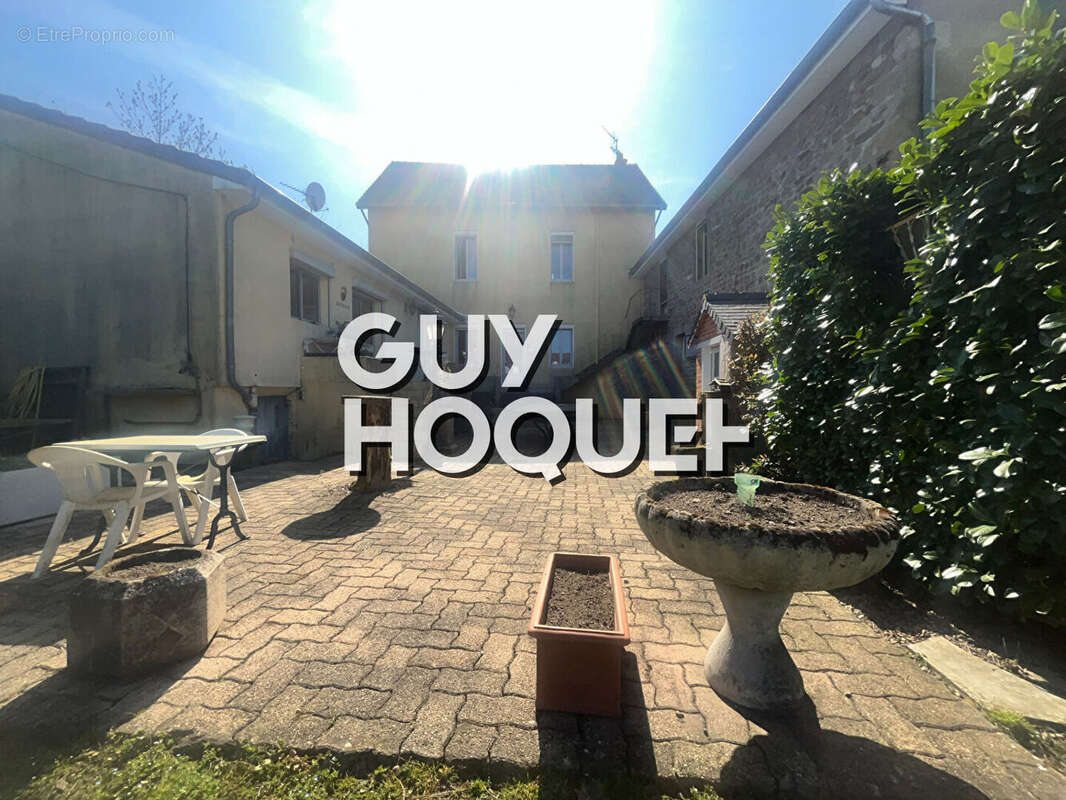 Maison à TOULON-SUR-ARROUX