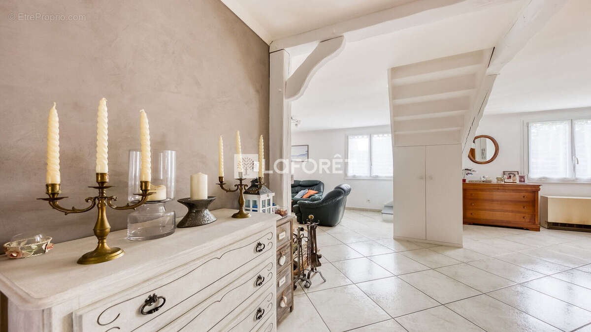 Maison à OZOIR-LA-FERRIERE