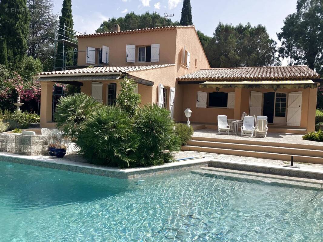 Maison à MANDELIEU-LA-NAPOULE