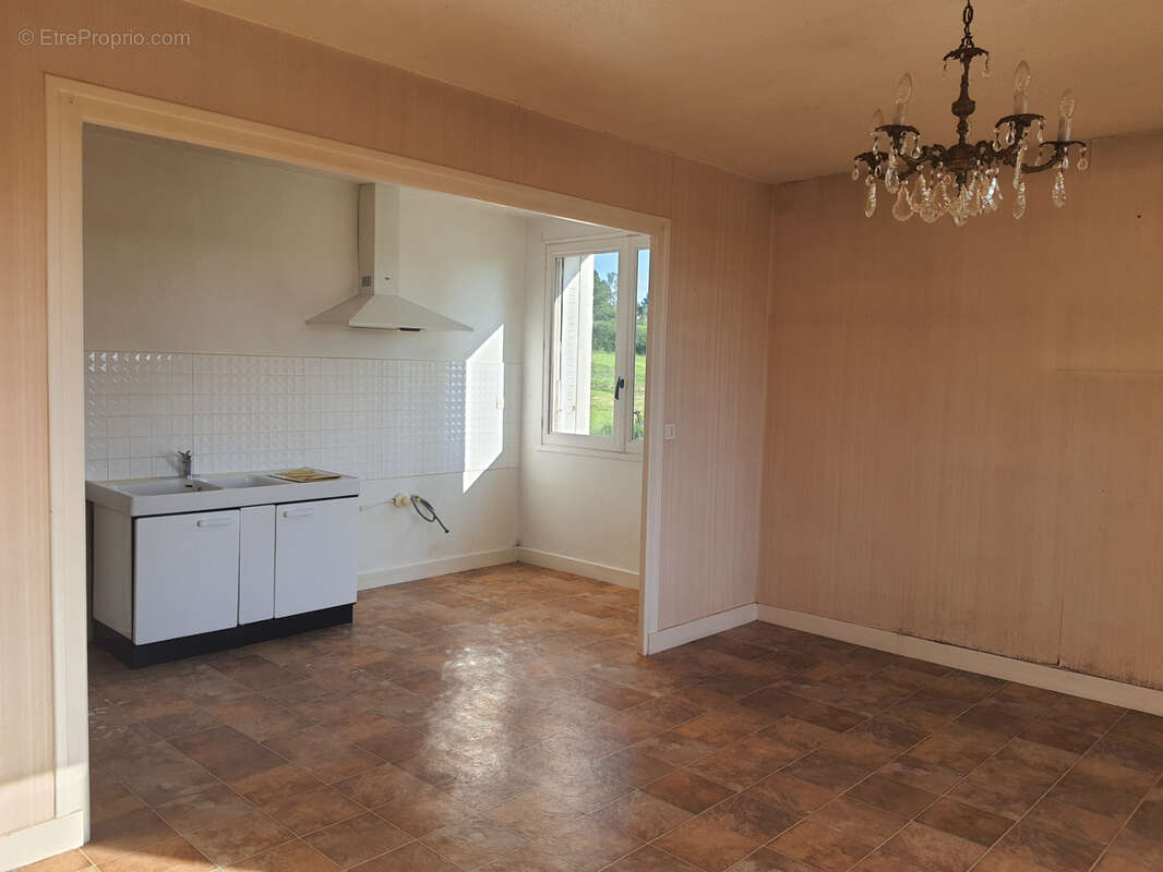 Maison à SAINT-GERMAIN-LAVAL