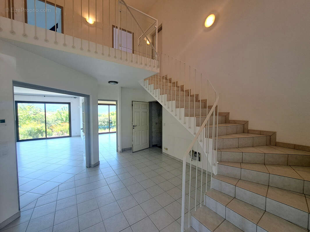 Maison à MENTHON-SAINT-BERNARD