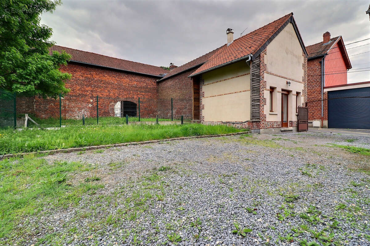 Maison à DOUCHY-LES-MINES