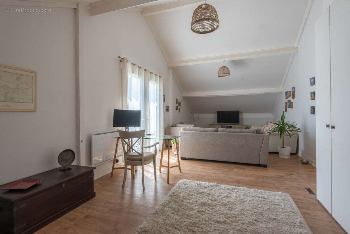 Maison à FARGUES-SAINT-HILAIRE