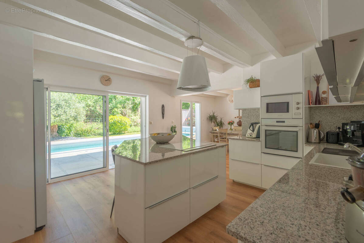 Maison à FARGUES-SAINT-HILAIRE