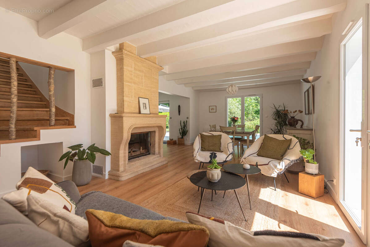 Maison à FARGUES-SAINT-HILAIRE