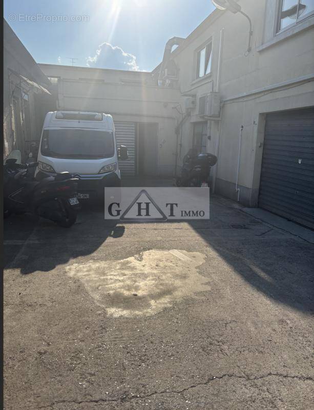 Commerce à GENNEVILLIERS