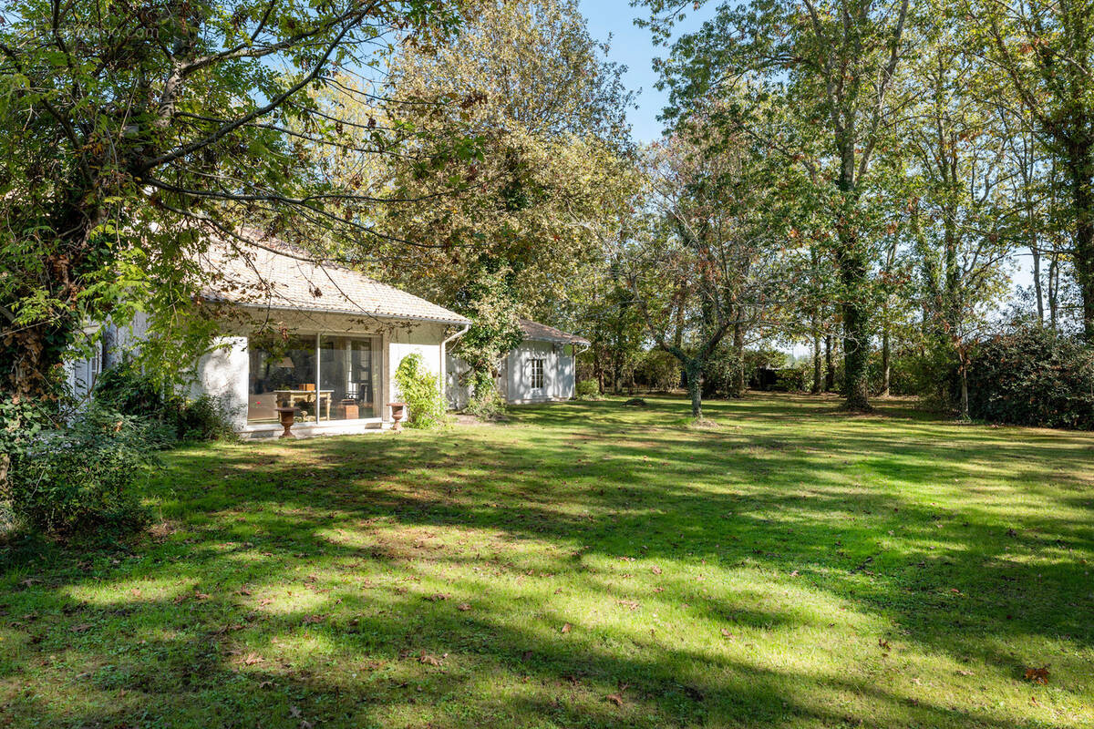 Maison à BLANQUEFORT