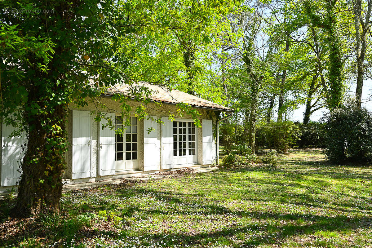 Maison à BLANQUEFORT