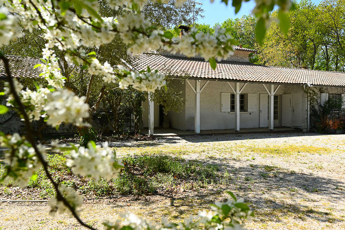 Maison à BLANQUEFORT