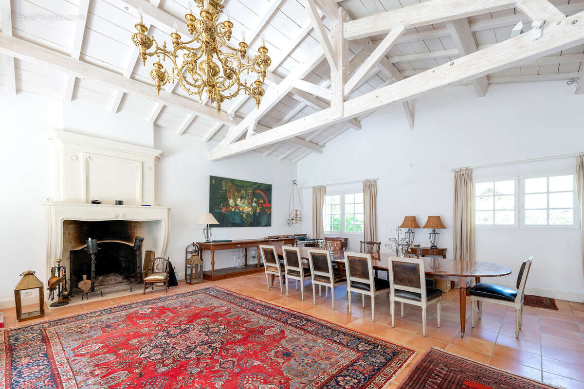 Maison à BLANQUEFORT