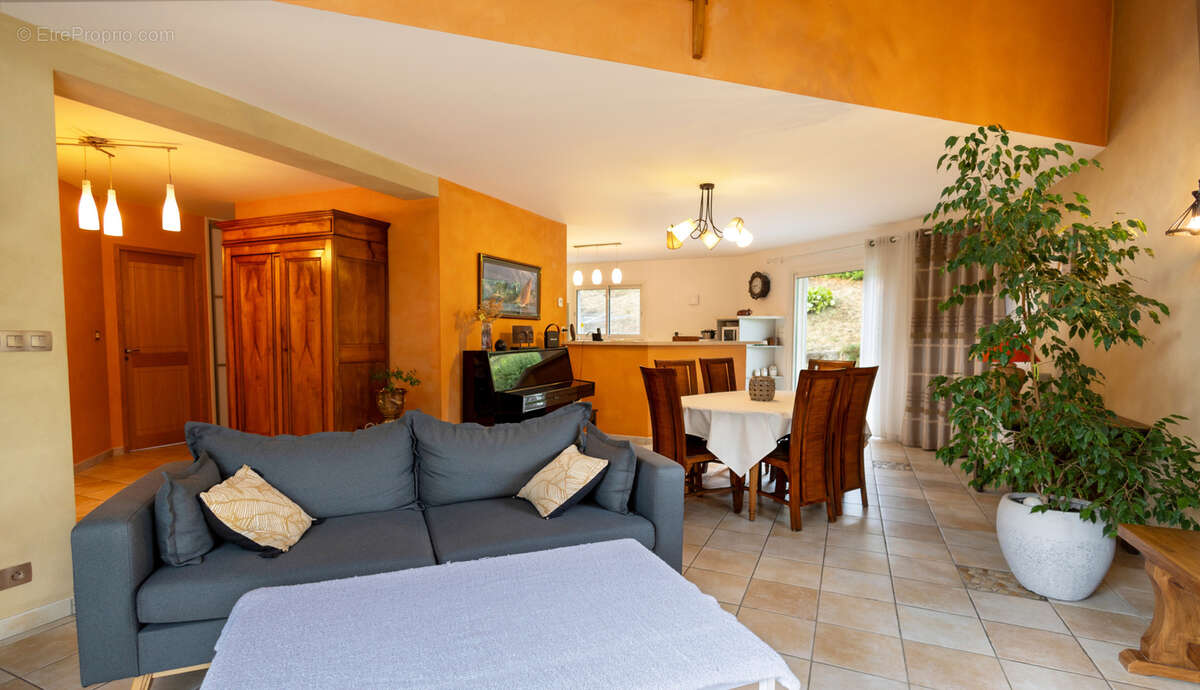 Maison à VAUX-EN-BUGEY