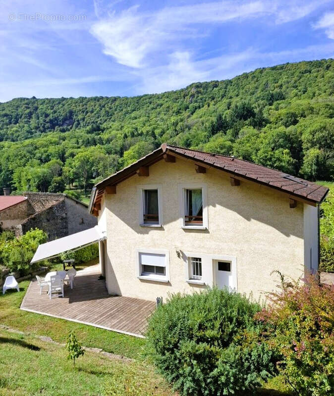 Maison à VAUX-EN-BUGEY