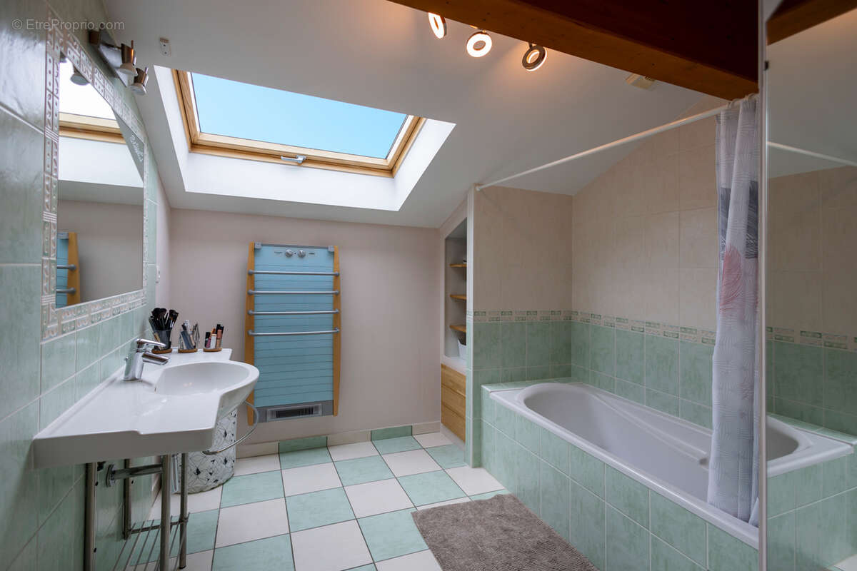 Maison à VAUX-EN-BUGEY