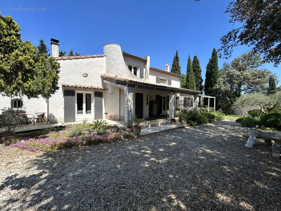 Maison à MONTAREN-ET-SAINT-MEDIERS