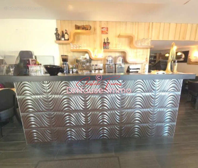 Commerce à LOUVIGNE-DU-DESERT