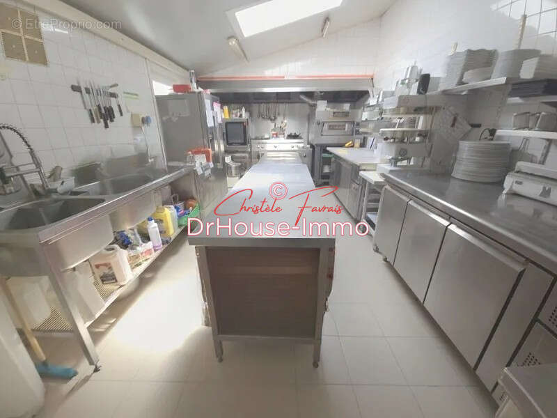 Commerce à LOUVIGNE-DU-DESERT