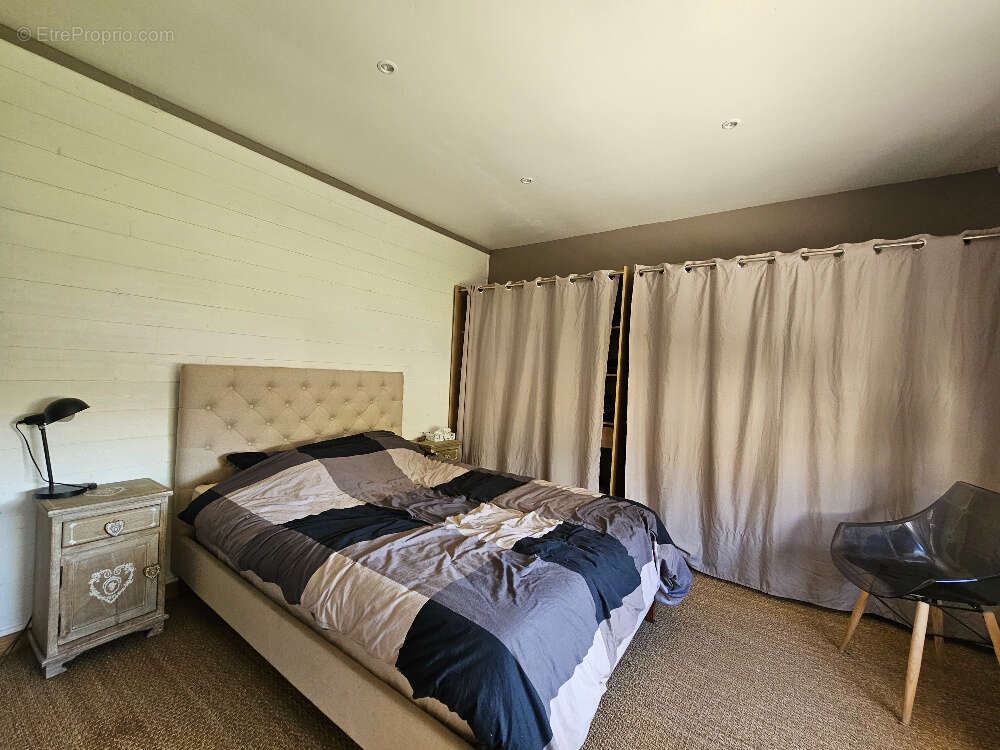 Maison à ROULLET-SAINT-ESTEPHE