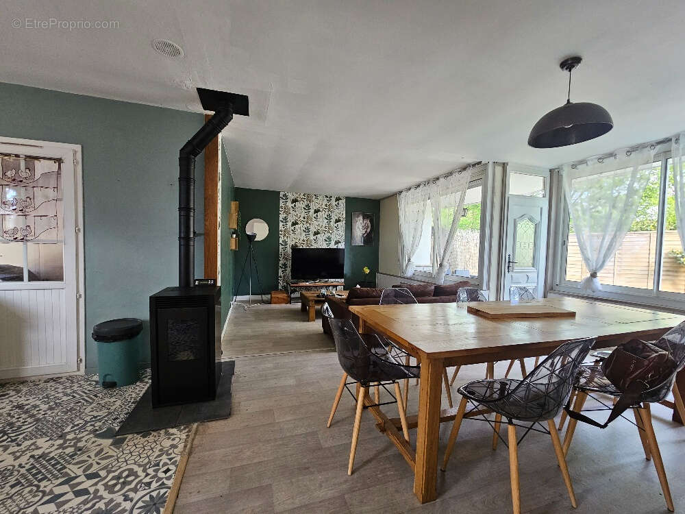 Maison à ROULLET-SAINT-ESTEPHE