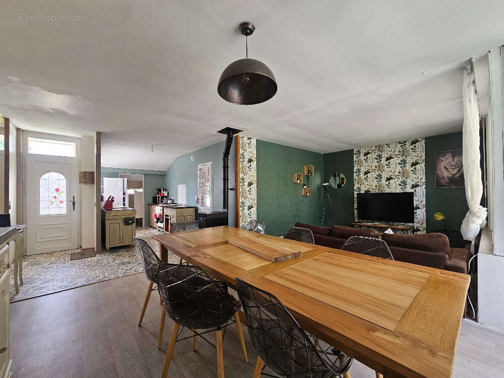 Maison à ROULLET-SAINT-ESTEPHE